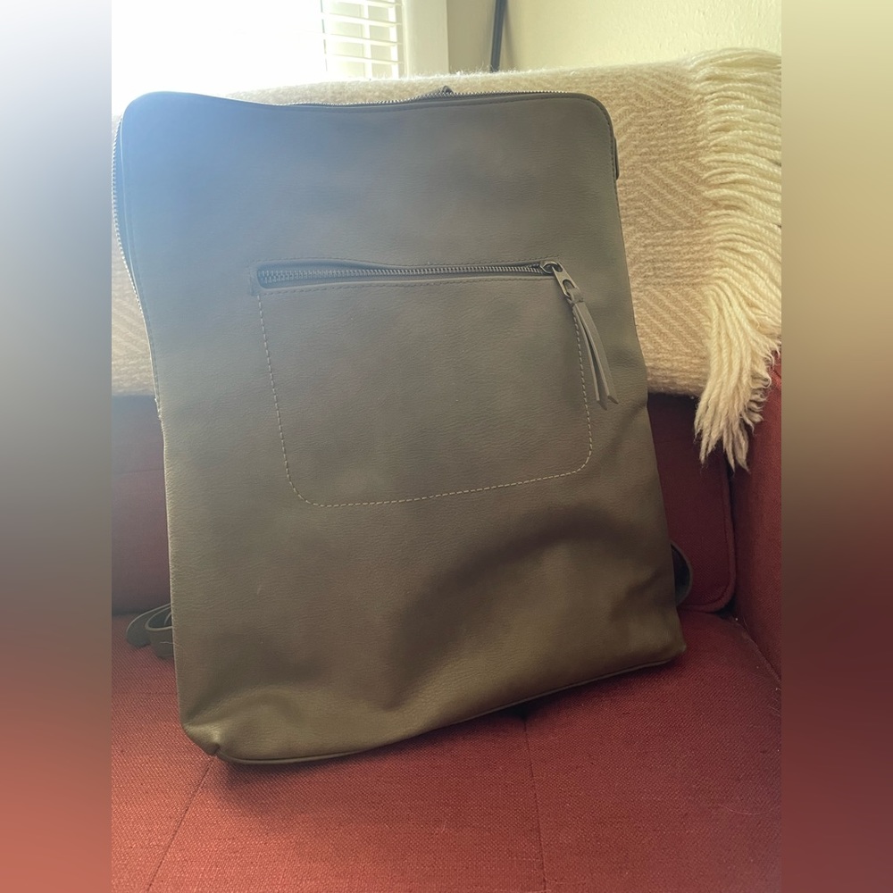 Universal Thread commuter backpack